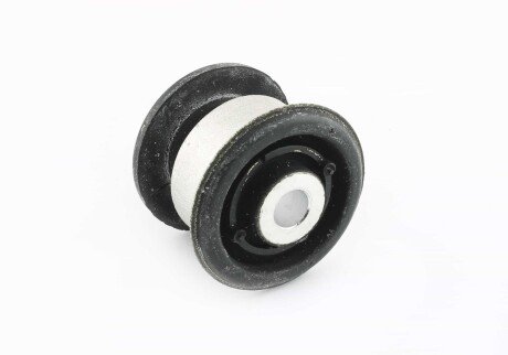 Сайлентблок верхнього важіля VW Touareg Audi Q7 VAG 7L0407077