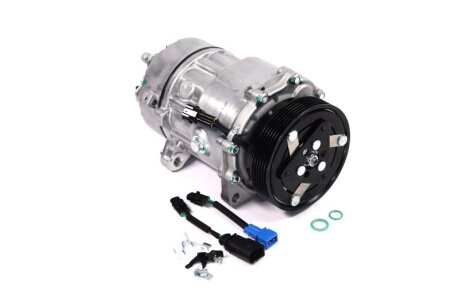Компресор кондиціонера VW Caddy II 96-04 (opt-om) Valeo 813200