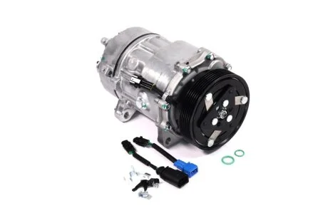 Компресор кондиціонера VW Caddy II 96-04 (opt-om) Valeo 813200