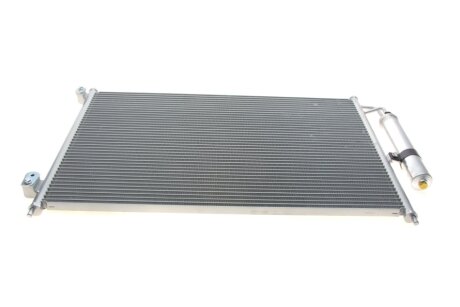 Радіатор кондиціонера (з осушувачем) Nissan X-Trail II 2.0/2.0D/2.5 07-13 (opt-om) Van Wezel 13005328