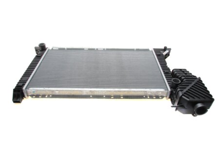 Радіатор охолодження MB Sprinter 2.3D/2.9TDI 95-00 (+AC, МКПП) UA63 Van Wezel 30002183