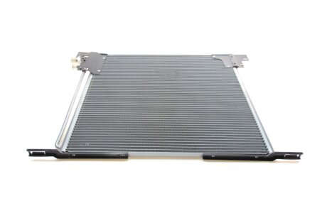 Радіатор кондиціонера MB Vito (W638) -03 (opt-om) Van Wezel 30005220