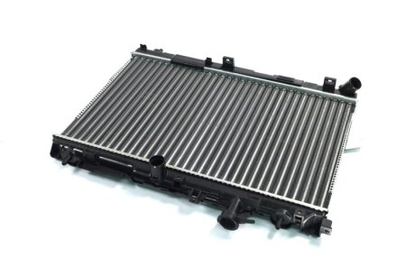 Радіатор охолодження HYUNDAI MATRIX (FC) (01-) 1.6 i Van Wezel 82002097