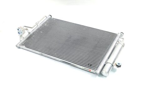 Конденсор кондиціонера HYUNDAI GETZ MT ALL 02- Van Wezel 82005087
