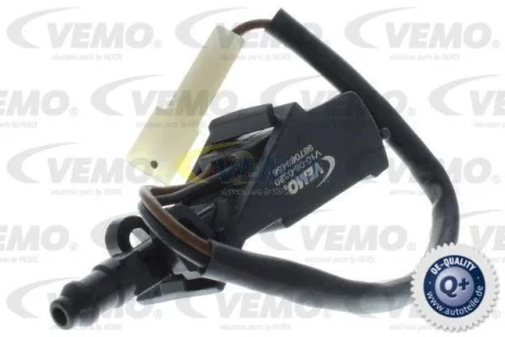 Форсунка омивача скла передн лів/прав SEAT AROSA, CORDOBA, CORDOBA VARIO, IBIZA II, IBIZA III, TOLEDO IV SKODA RAPID VW BORA, BORA I, FOX, GOLF IV, GOLF V, LUPO I, MULTIVAN T5 08.96- VEMO V10-08-0320