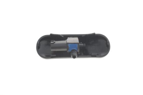 Форсунка омивача лобового скла, що обігрівається Skoda Fabia (15-)/VW Golf (04-), Jetta (06-), Passat (06-), Touareg (11-) Vika 99551814701
